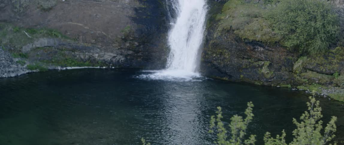 Friends Traveling Around Iceland