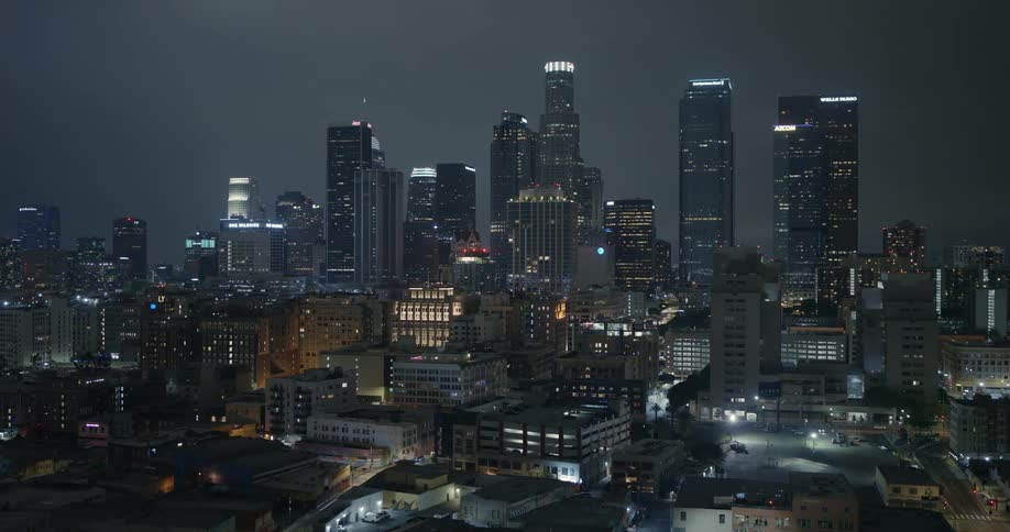 A big city with lot of big houses in the night