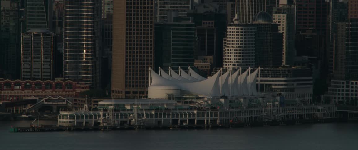 Tall buildings are by the shore