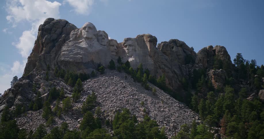 Us presidents are carved into the top of a mountain