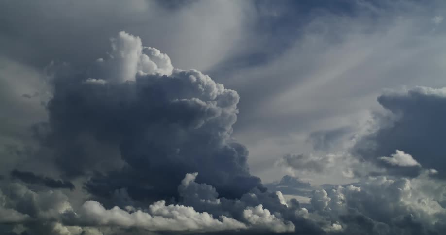 Cumulus clouds in the atmosphere is displayed