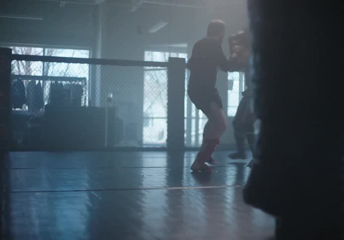 Two men are fighting in the gym