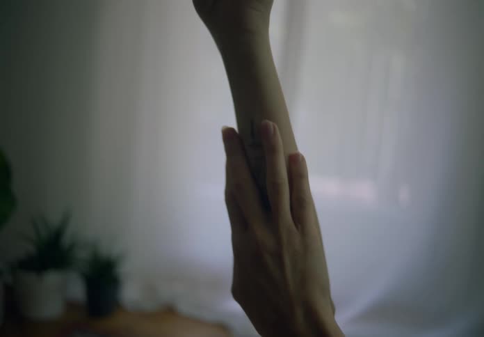 A person rubs her arm
