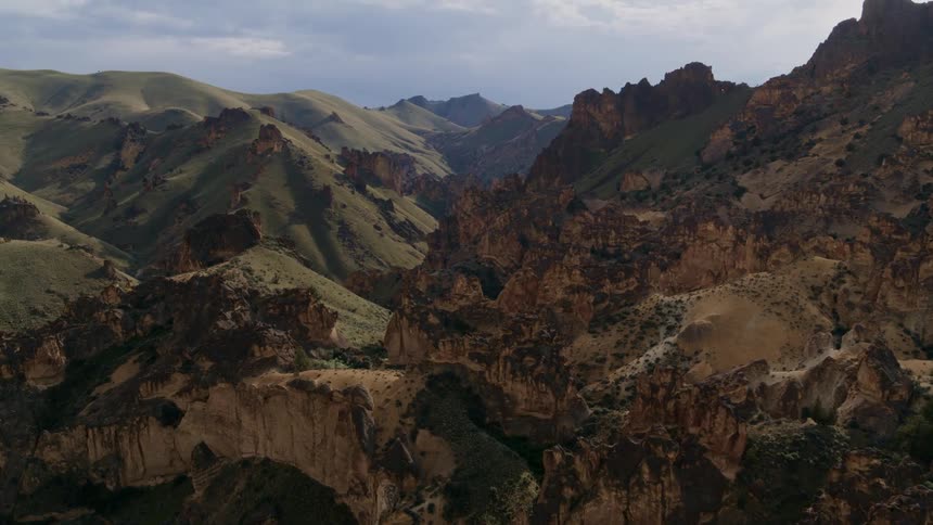 Traverse above a magnificently beautiful primeval valley