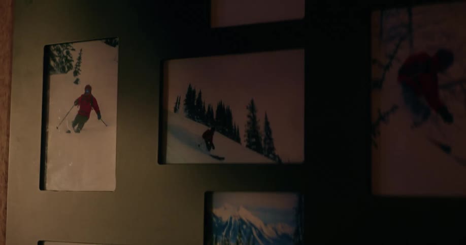 Image gallary on the wall of men skiing