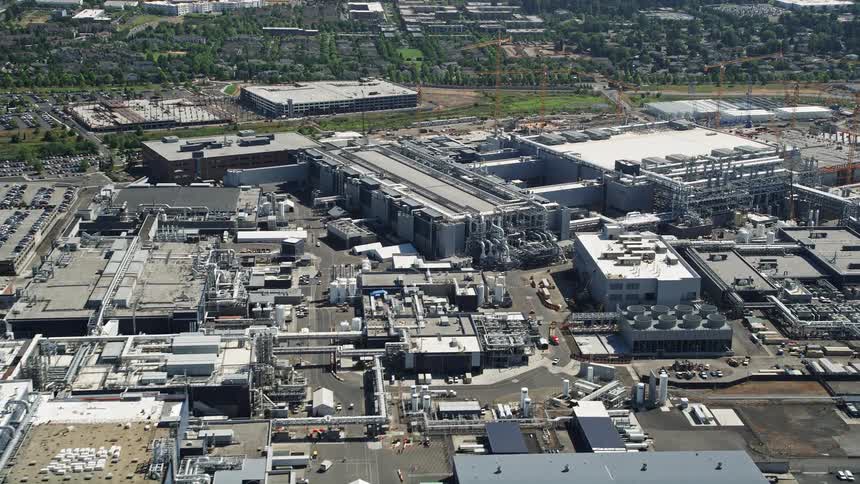 Aerial view of approaching Intel Ronler Acres campus in Hillsboro Oregon during a sunny summer day