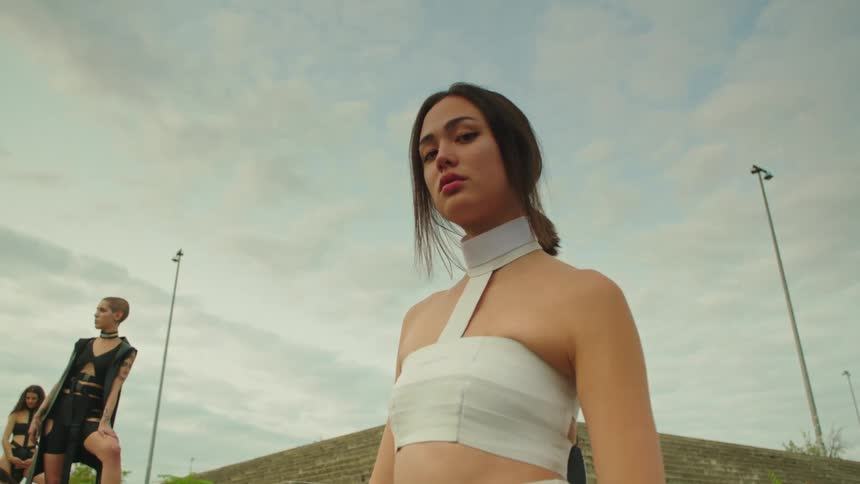 A woman posing in fashionable clothes in an outdoor environment