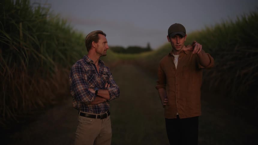 Men talking on a dirt road in the middle of the plantation