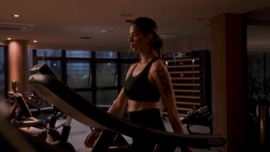 Woman walking on a treadmill doing cardio in an indoor environment