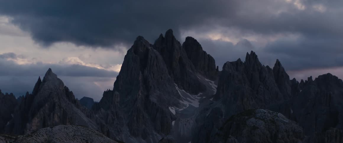The clouds overcast on the mountains