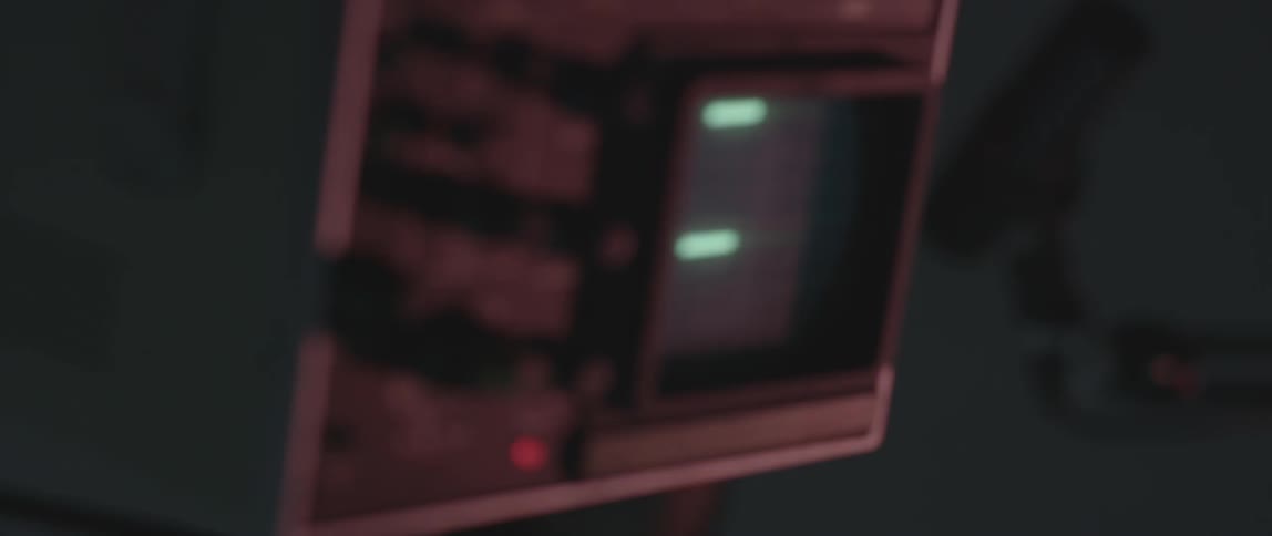 Piece of electronic equipment with a screen blinking rapidly
