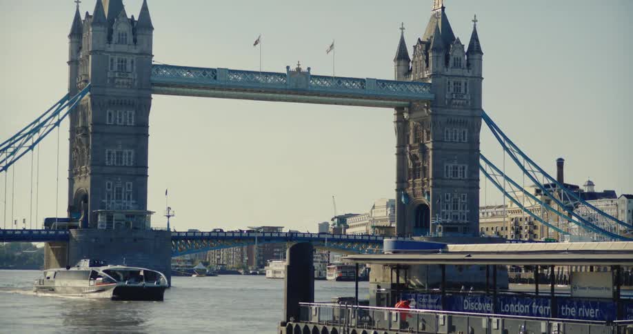 A view of the london bridge which spans over a lake with passing boats