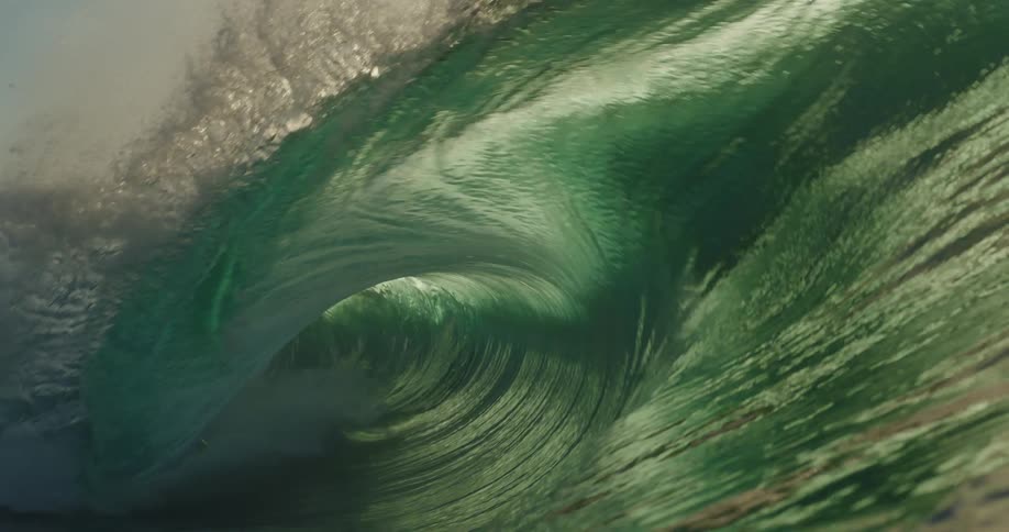 Large wave crests and collapses on bright sunny day