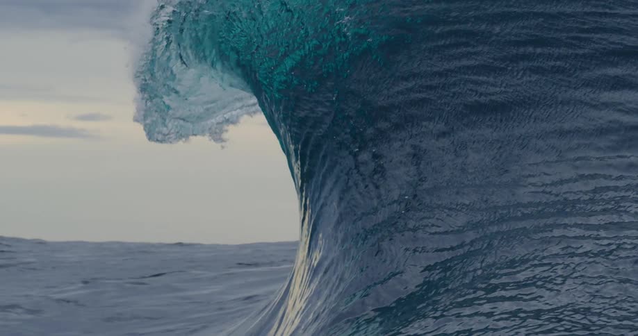 Viewpoint of a wave forming and breaking with crystalclear waters