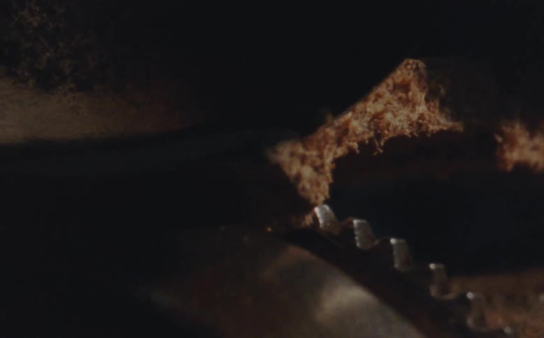 A toothed metal object and a wooden one opening like a zipper