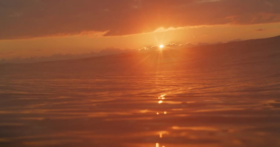A view of the sea with waves and the sky shining brightly