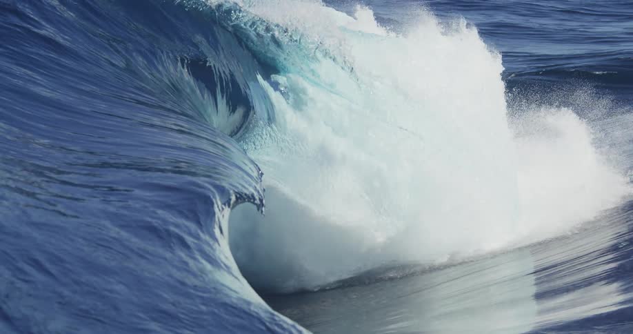 Wave breaking in the open sea with great force