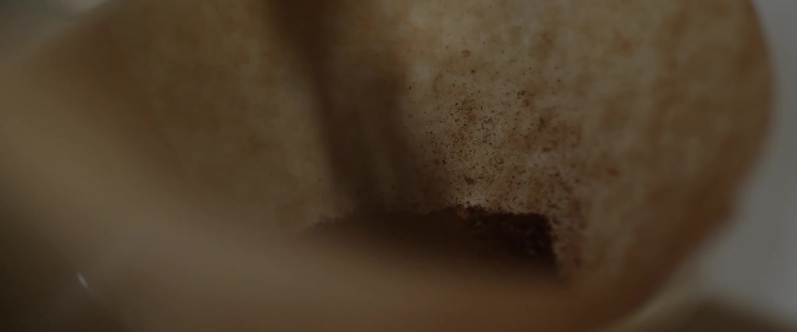 Coffee powder fell into the strainer