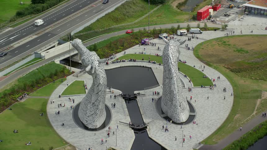 A structure with two horse heads made of concrete that attracts tourists