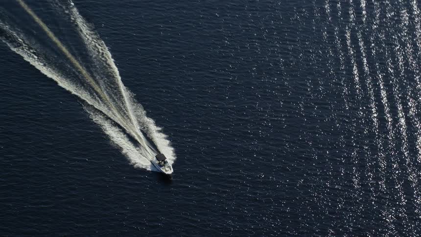 A speed boat on movement in a sea at midday