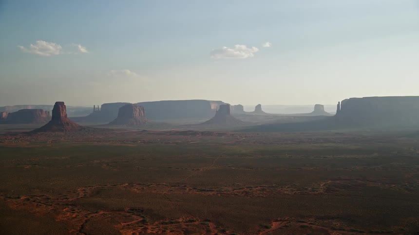 Vista aerea de uma area natural com canyons