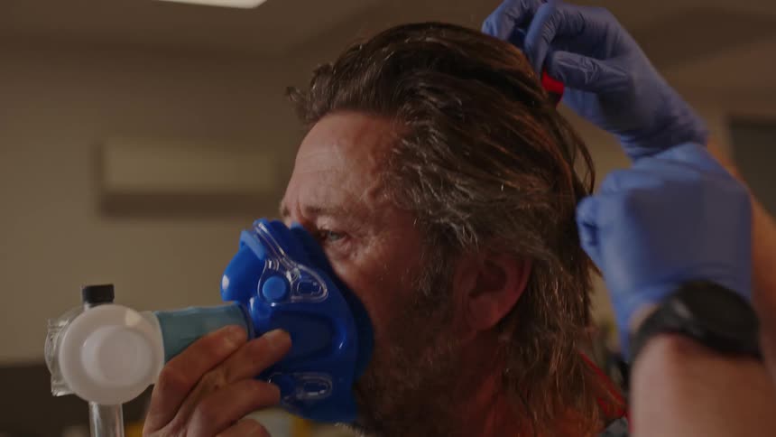 Man wears a mask for a cardiorespiratory stress test