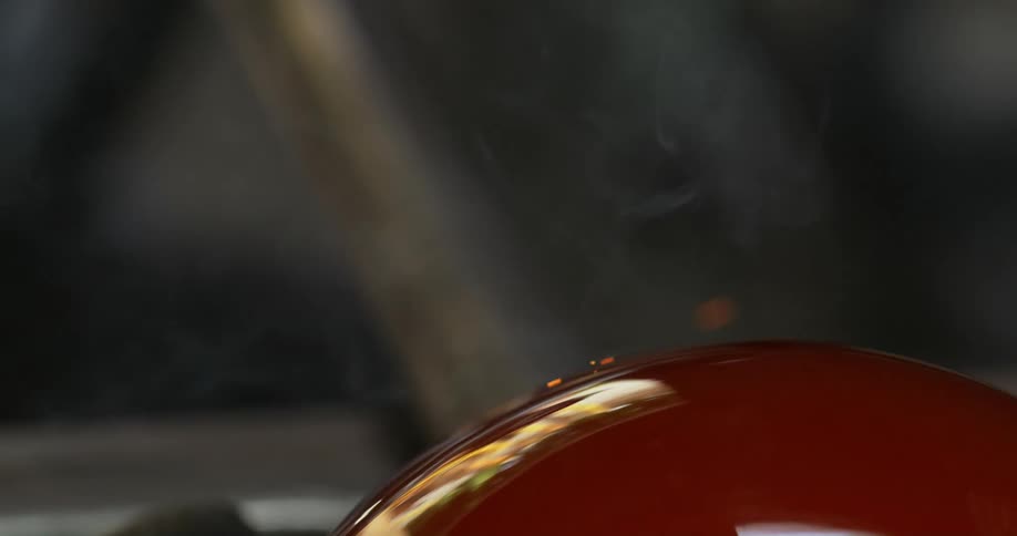 Hot glass sphere in the production of a crystal vase