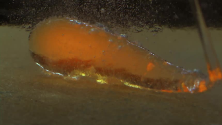 Water bubbles as molten glass is quenched