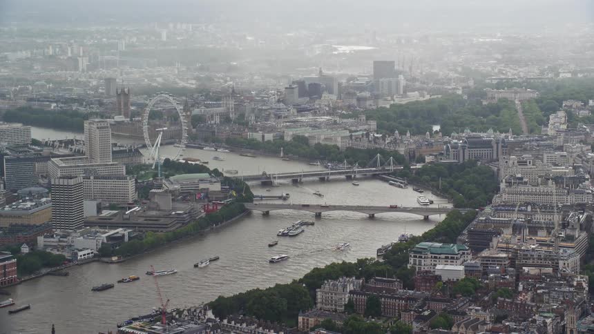 A huge river that crosses a city is full of boats sailing
