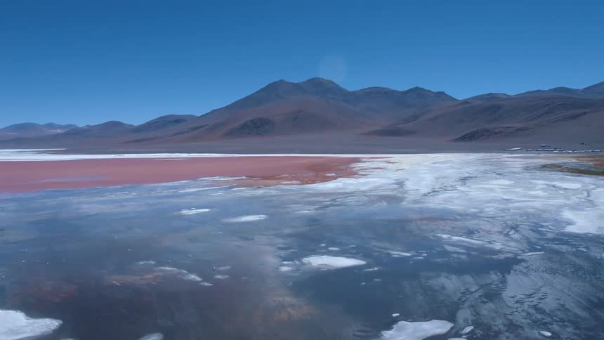 An frozen sea close to the mountains