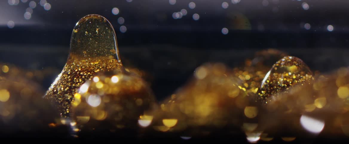 Dense and abstract golden drops in a reverse motion