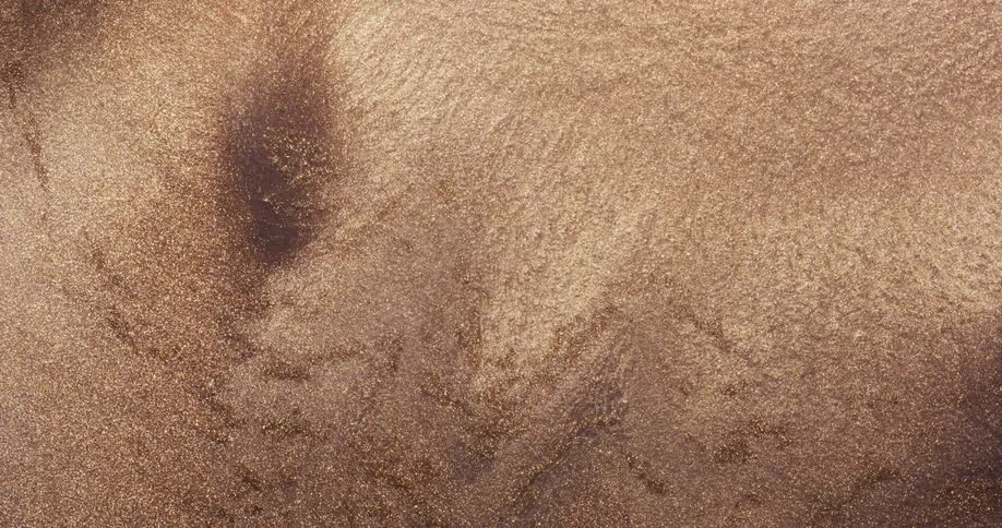 A flowing sandy movement