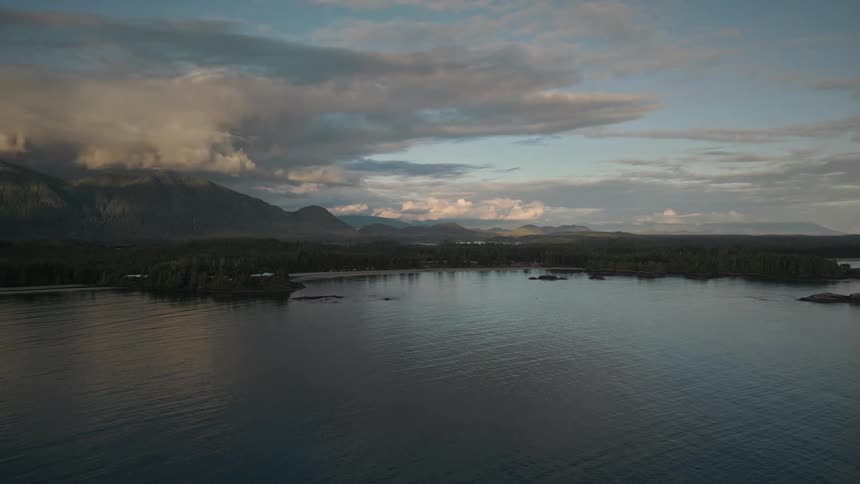 Landscape of the sea with a mountain range on the horizon