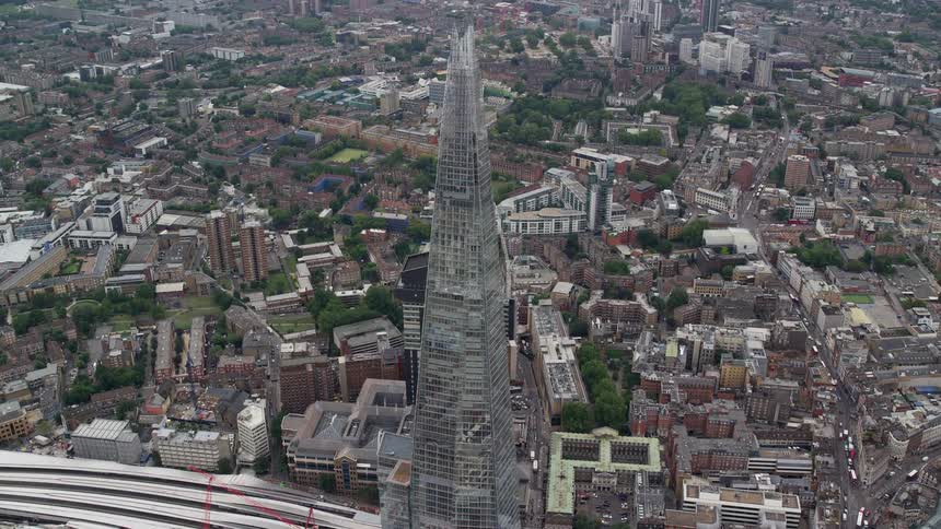 A huge tower with modern architecture and full of glass in a city