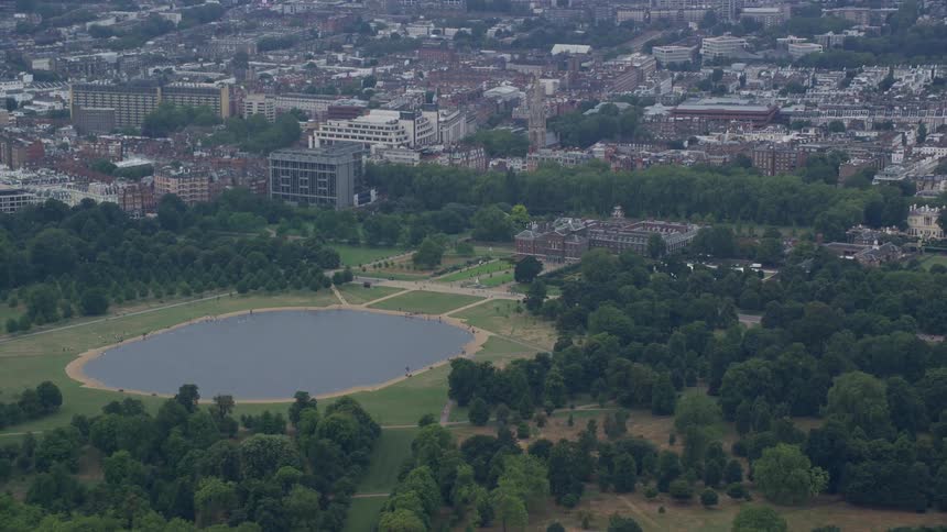 Aerial view of hyde park and buildings in the city