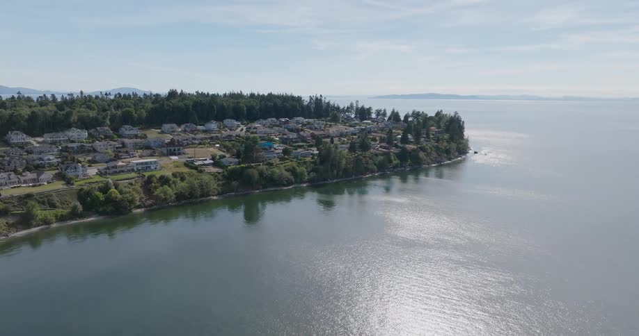 Low approach toward a coastal neighborhood along a narrow peninsula
