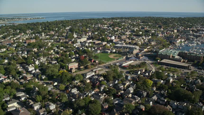 A region of suburbs facing the sea on both sides