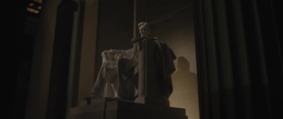 The statue of abraham lincoln in a museum at night
