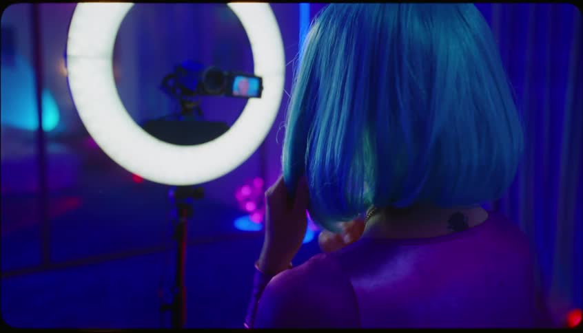 Social influencer turns on lighting and models for the camera