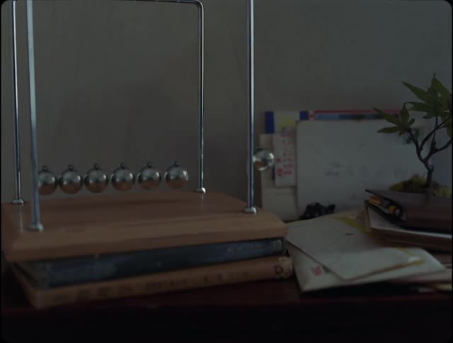 Ball of a newton cradle pendulum stops in mid air