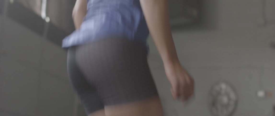 A woman doing a lunge and jumping