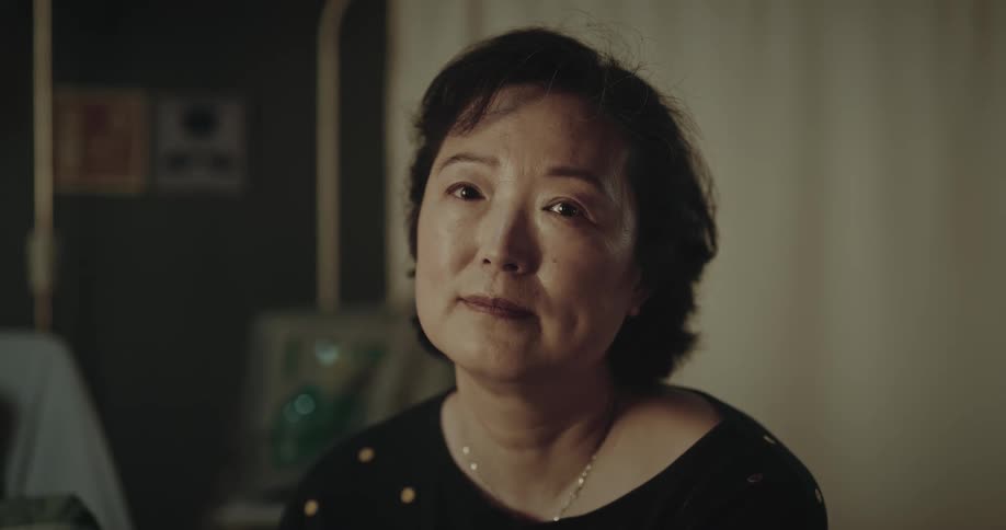 Woman sitting on a room slowly turns her head around