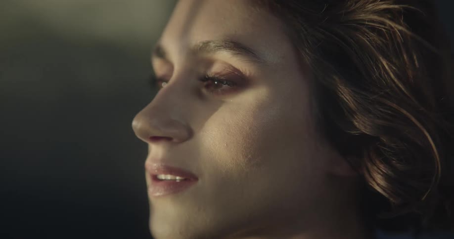 A female model is wearing makeup and lipstick