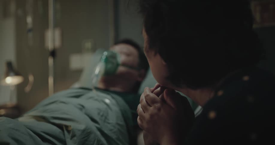 A family is visiting a patient in the hospital