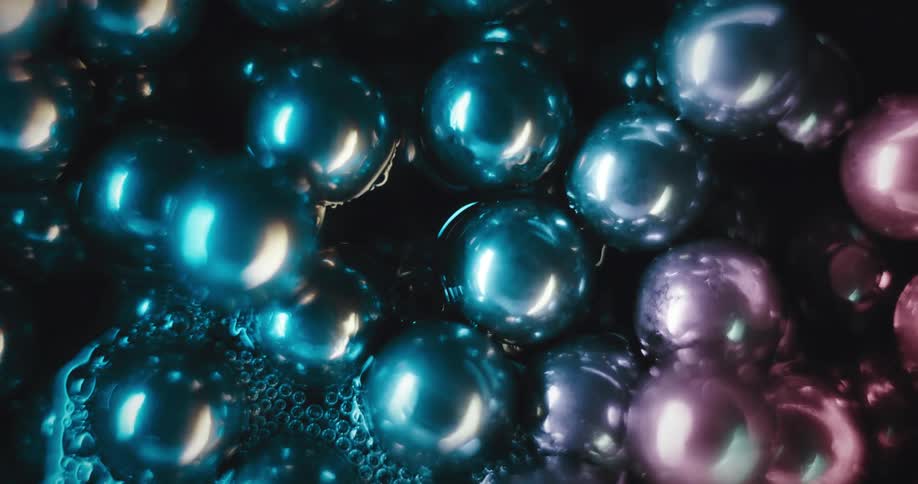 Metallic spheres in a liquid with bubbles
