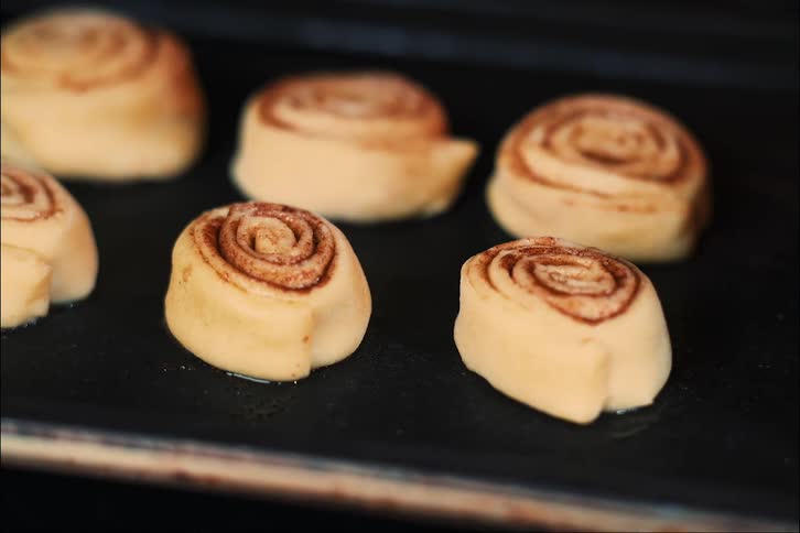 Timelapse of cinnamon rolls baking on tray