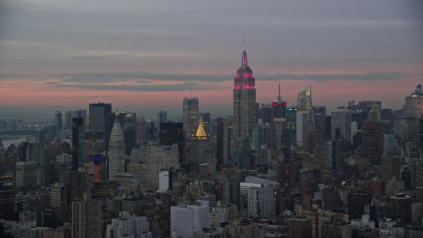 A center of a metropolitan region with a building with pink lights