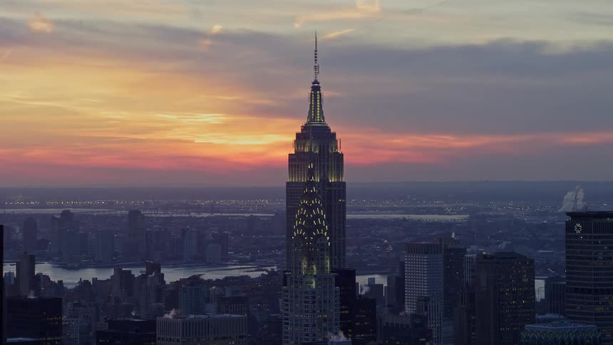 Skyline of the empire state building in new york city during sunrise