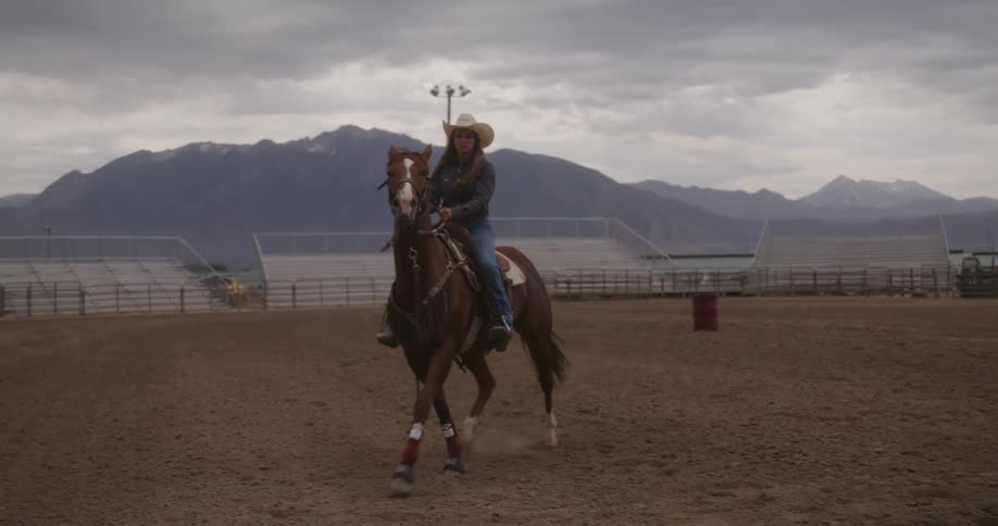 A woman ridding on a horse