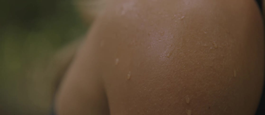 Portrait of a woman sitting with a sweaty body